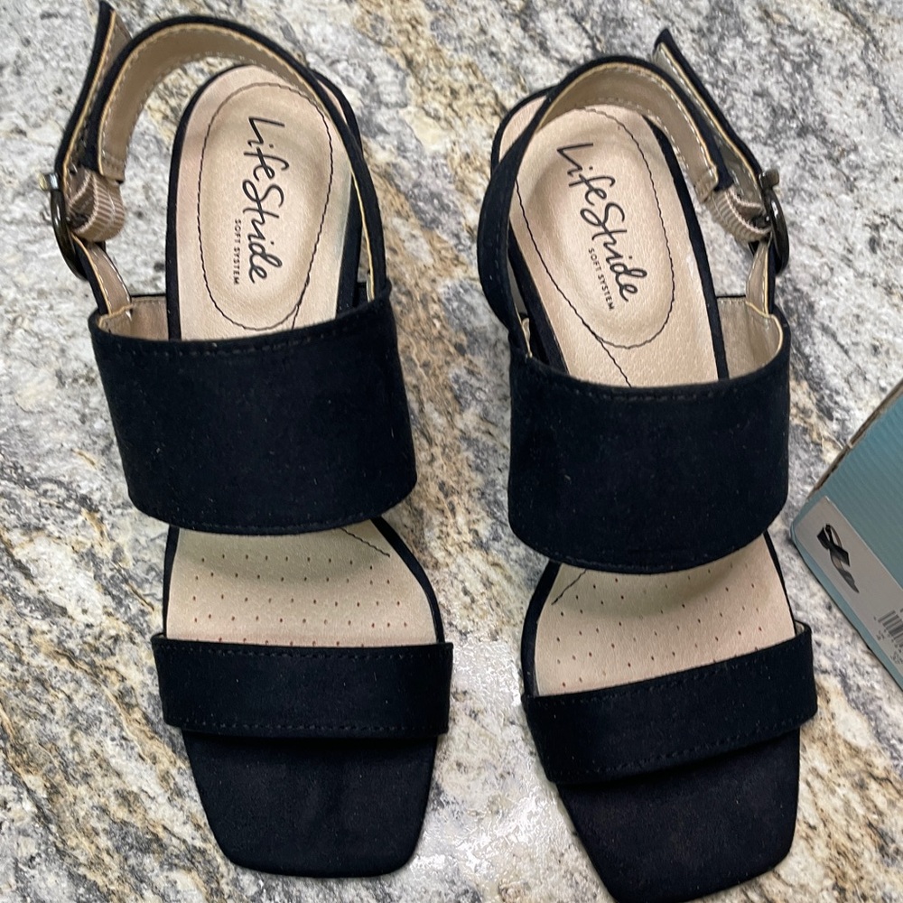 Life Stride Black Teddi micro suede Sandals New In Box Size 7 WIDE